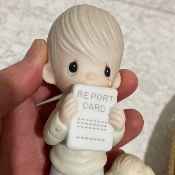 Precious Moments one of the original 21, God Understands figurine - Picture 4 of 10